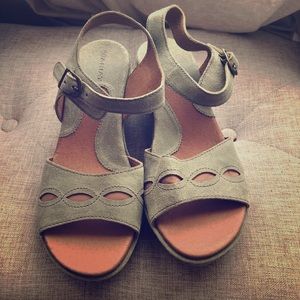 ARIAT sandal/wedges size 7